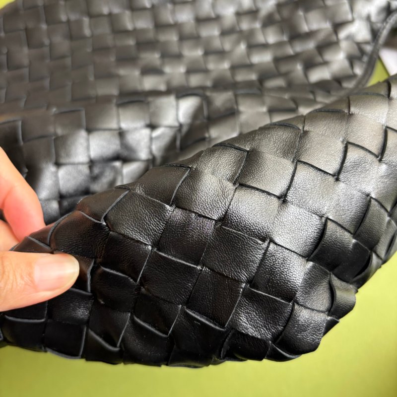 ::Bottega Veneta:: BV 經典編織黑色 Small Hop小 款手袋 肩背包 手提包 Hobo 和尚包-14