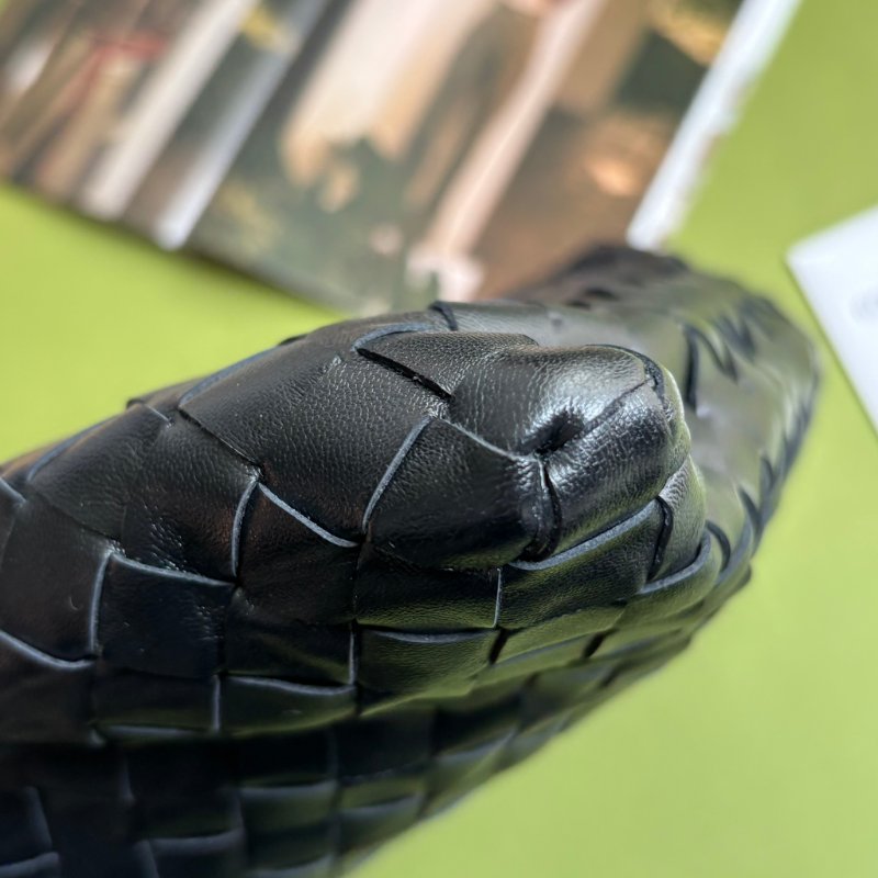 ::Bottega Veneta:: BV 經典編織黑色 Small Hop小 款手袋 肩背包 手提包 Hobo 和尚包-15