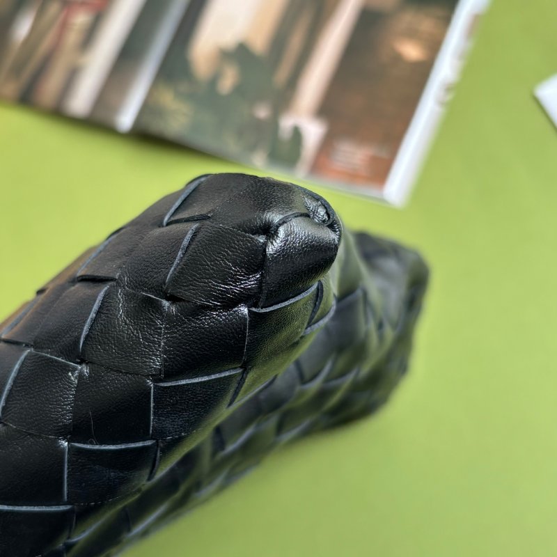 ::Bottega Veneta:: BV 經典編織黑色 Small Hop小 款手袋 肩背包 手提包 Hobo 和尚包-16
