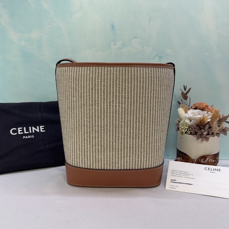 CELINE Triomphe帆布小牛皮凱旋門水桶包-1