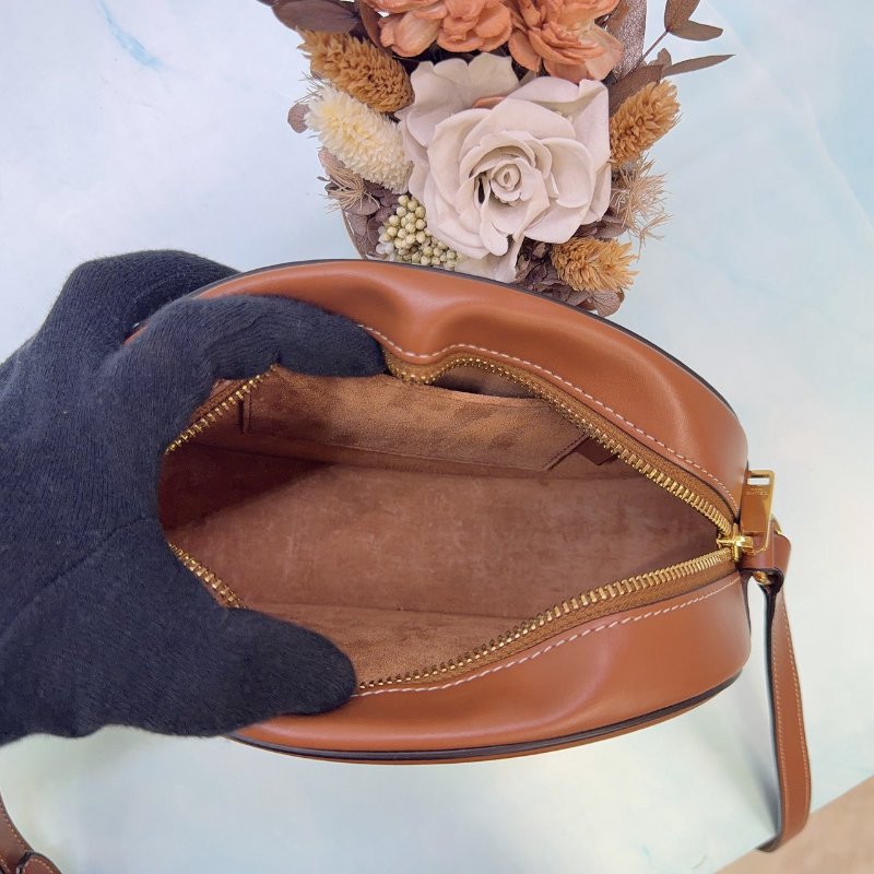 CELINE 焦糖棕小牛皮月餅包-4