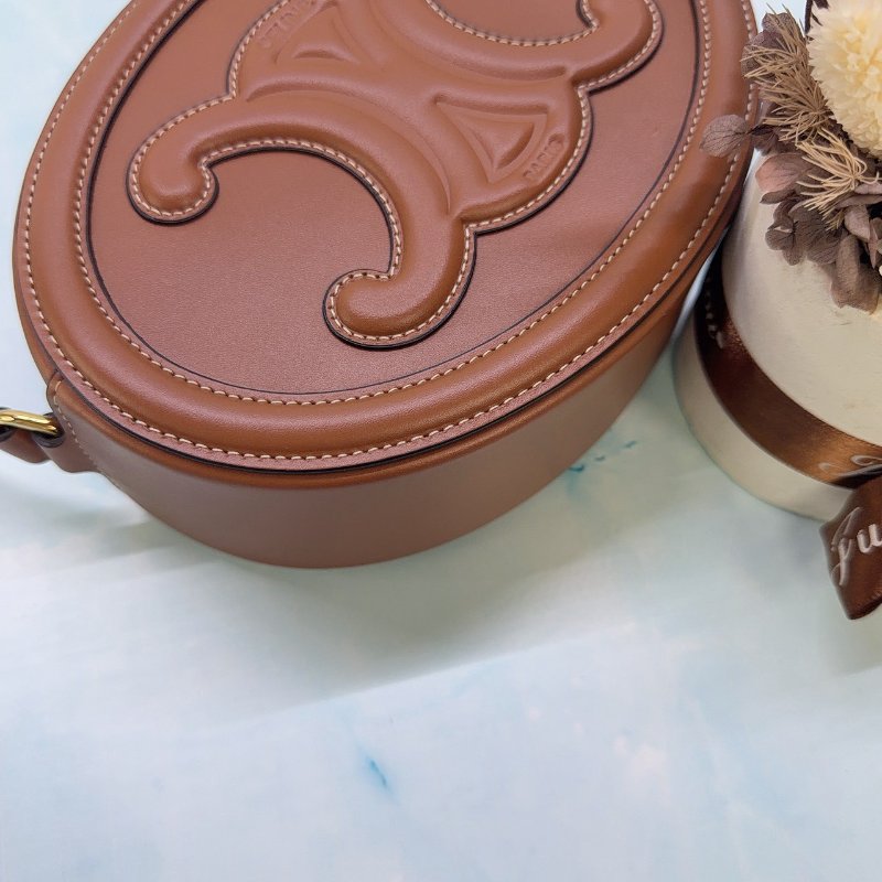 CELINE 焦糖棕小牛皮月餅包-8