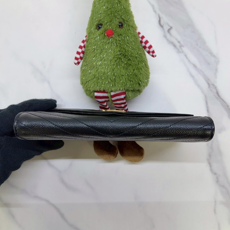YSL 荔枝皮V型信封翻蓋長夾-7