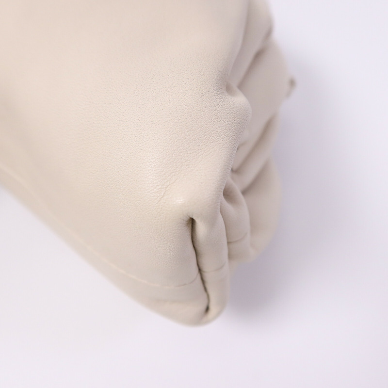 BOTTEGA VENETA 牛皮皮革The Mini Pouch肩背袋-10