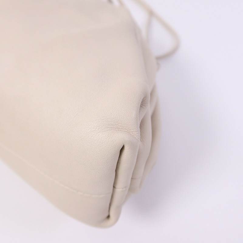 BOTTEGA VENETA 牛皮皮革The Mini Pouch肩背袋-12