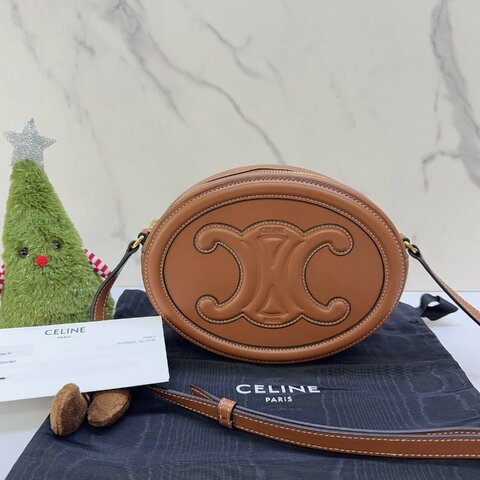 CELINE 小牛皮焦糖棕月圓餅包