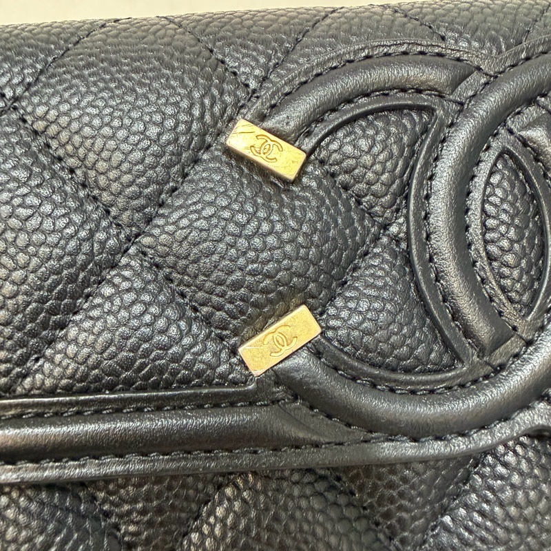 CHANEL A84448黑荔枝皮 大雙C金釦 掀蓋 釦式 長夾-11