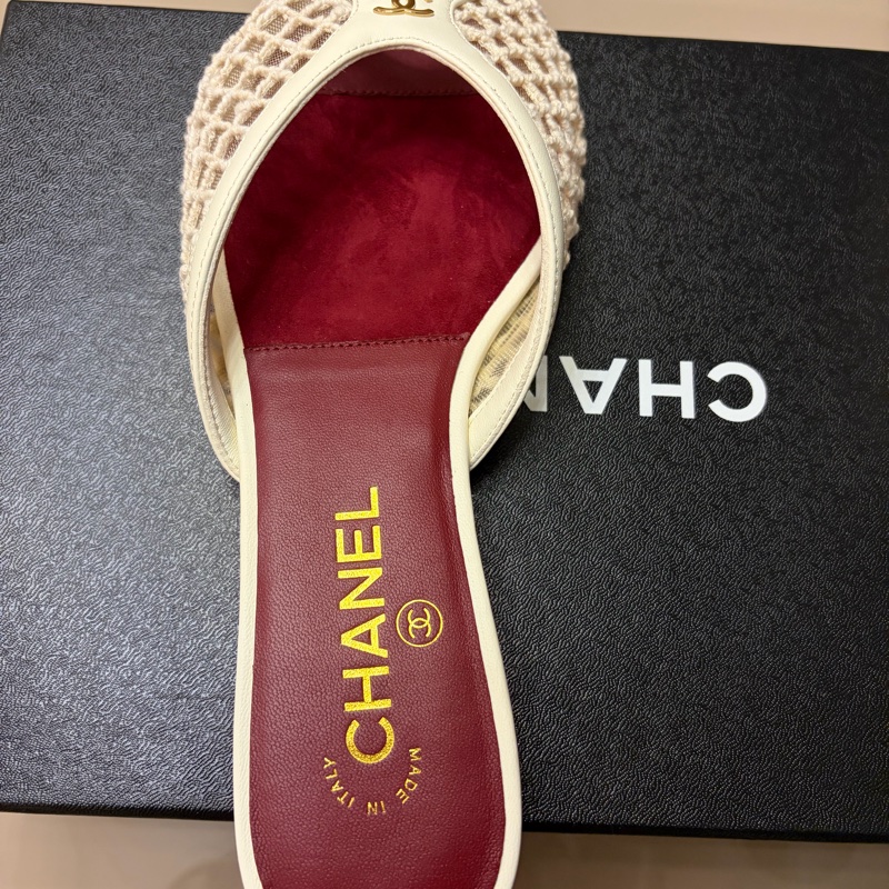 Chanel 最新2026渡假系列特展限量款矮跟拖鞋-7