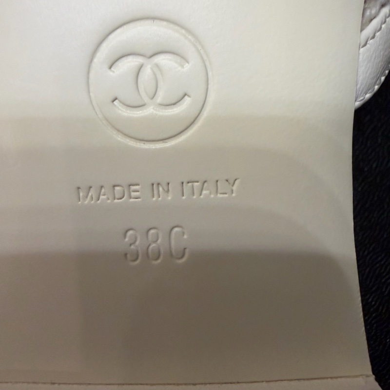 Chanel 最新2026渡假系列特展限量款矮跟拖鞋-9
