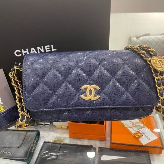 東區正精品㊣CHANEL AP2860 全新香奈兒藍色荔枝牛皮雙排金鍊鈕扣金幣磁釦手機包晚宴包斜背包 RZ3240-0