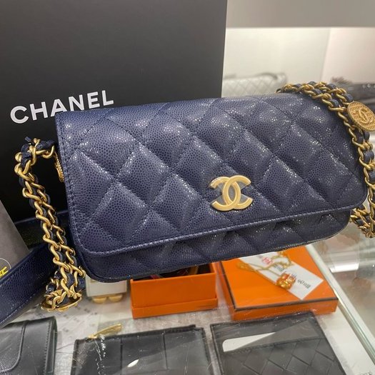 東區正精品㊣CHANEL AP2860 全新香奈兒藍色荔枝牛皮雙排金鍊鈕扣金幣磁釦手機包晚宴包斜背包 RZ3240-2