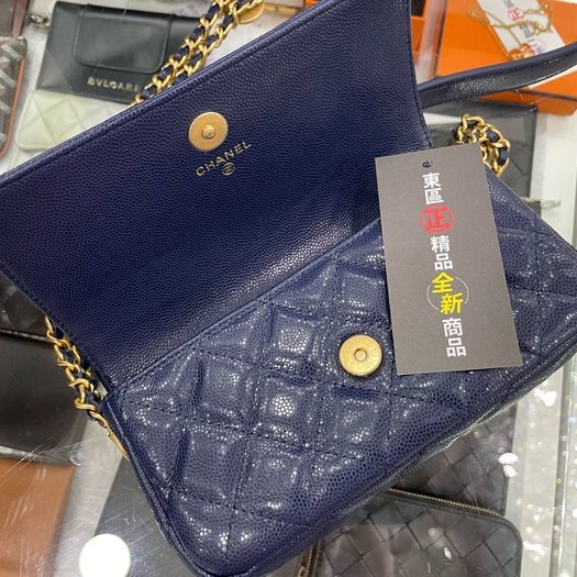 東區正精品㊣CHANEL AP2860 全新香奈兒藍色荔枝牛皮雙排金鍊鈕扣金幣磁釦手機包晚宴包斜背包 RZ3240-3