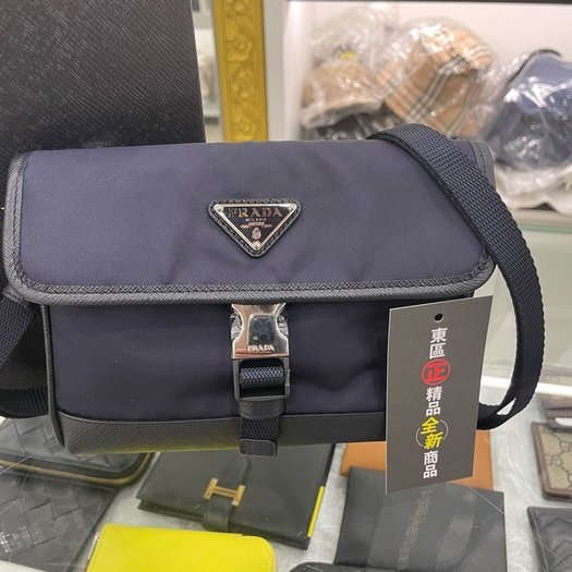 東區正精品㊣PRADA 2ZH108 全新藍色尼龍銀三角牌釦式迷你翻蓋小手機包肩背包斜背包 RA1523-4