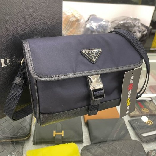 東區正精品㊣PRADA 2ZH108 全新藍色尼龍銀三角牌釦式迷你翻蓋小手機包肩背包斜背包 RA1523-5
