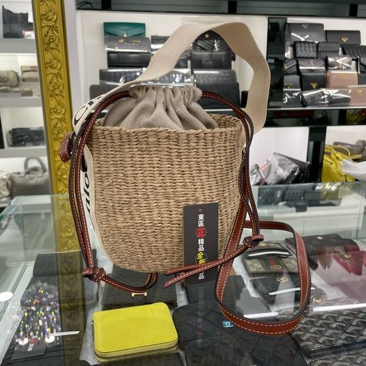 東區正精品㊣CHLOE Woody CHC22SS38 全新米白色帆布拼焦糖色皮革肩背草編織藤編束口水桶包RZ5112-0