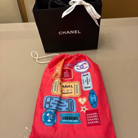 Chanel 特大款絲棉披肩