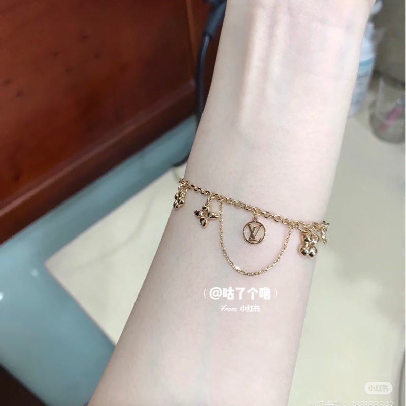 莉亞精品♡ Lv 小花手鍊 二手美品-1