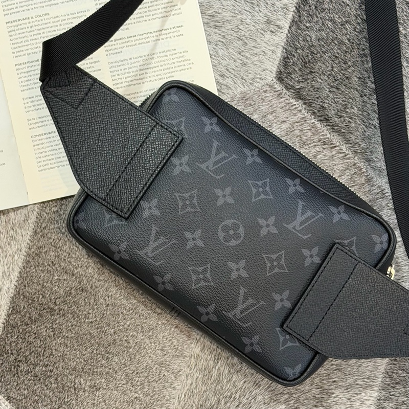 LV OUTDOOR經典花紋腰包/黑 晶片-4