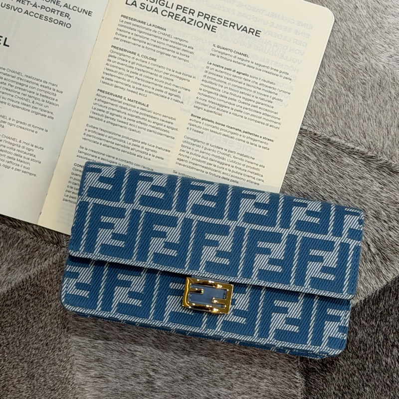 Fendi Baguette LOGO布面鏈帶翻蓋兩用包/藍-0
