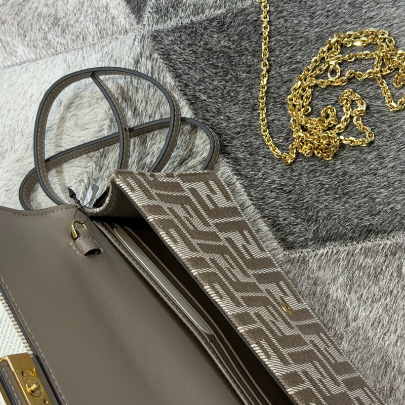 Fendi Baguette LOGO布面鏈帶翻蓋兩用包/米咖-6