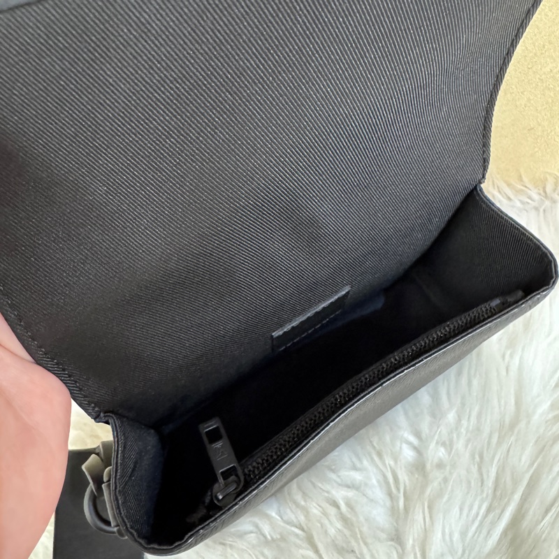 LV 黑牛皮磁吸小郵差包 晶片款 近全新-9