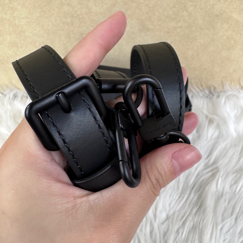 LV 黑牛皮磁吸小郵差包 晶片款 近全新-11
