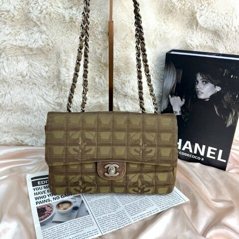 Chanel輕量感帆布冰格CF 卡其綠色