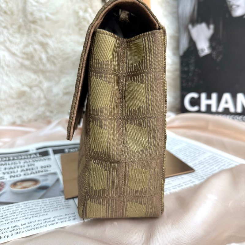 Chanel輕量感帆布冰格CF 卡其綠色-3