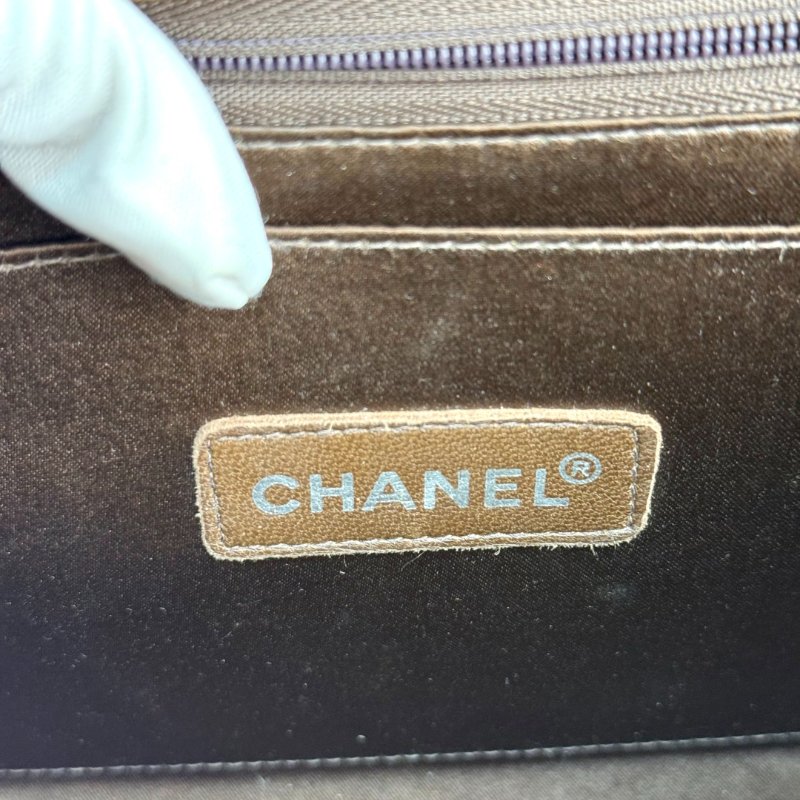 Chanel輕量感帆布冰格CF 卡其綠色-6