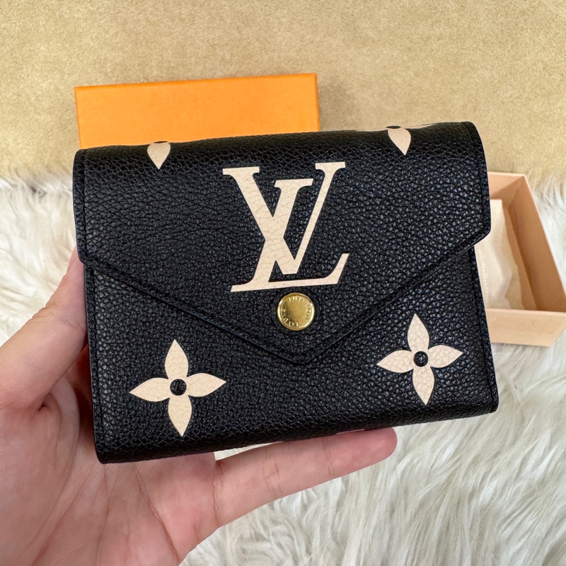 LV Victorine 雙色牛皮三折短夾 晶片款 離櫃品-1