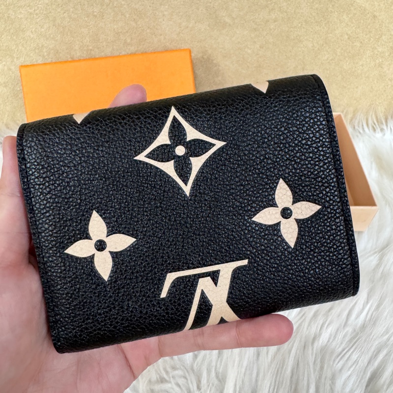 LV Victorine 雙色牛皮三折短夾 晶片款 離櫃品-2