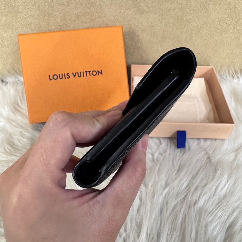 LV Victorine 雙色牛皮三折短夾 晶片款 離櫃品-3