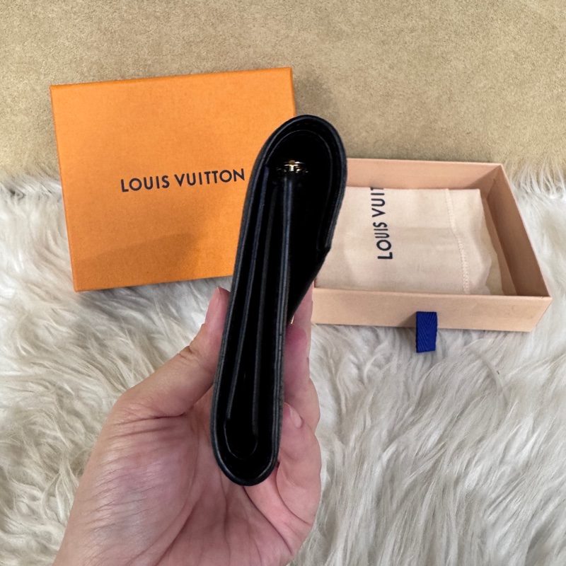 LV Victorine 雙色牛皮三折短夾 晶片款 離櫃品-4