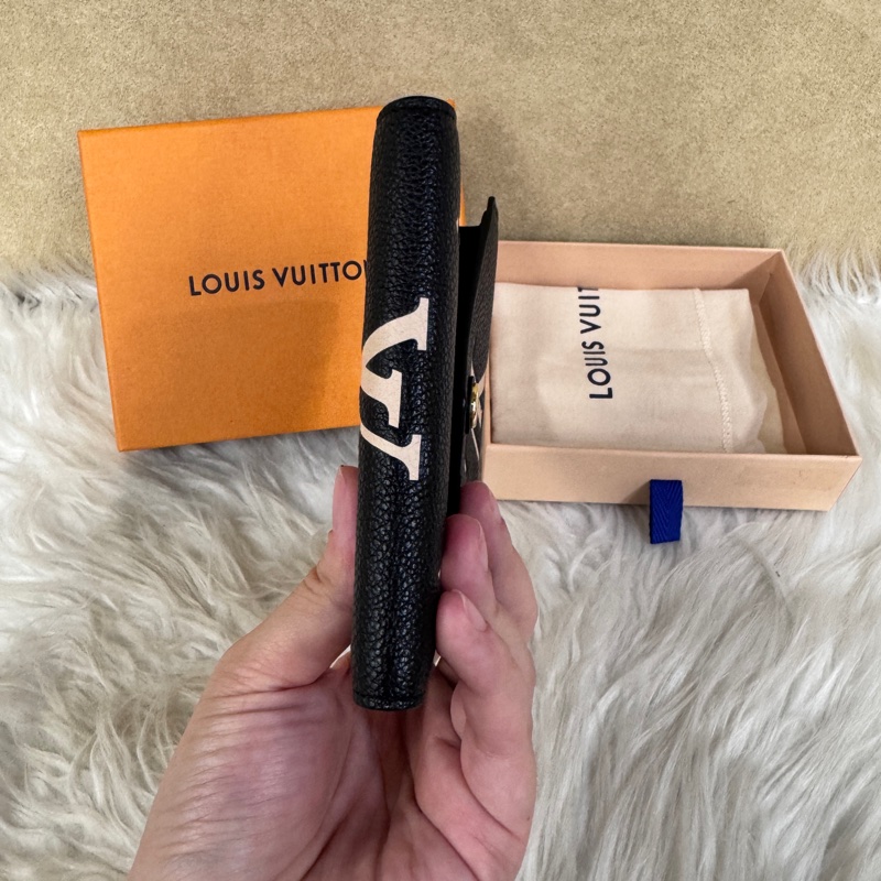 LV Victorine 雙色牛皮三折短夾 晶片款 離櫃品-5