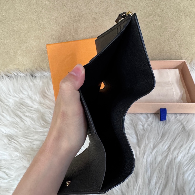 LV Victorine 雙色牛皮三折短夾 晶片款 離櫃品-9