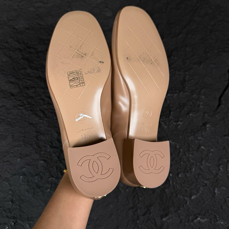 99新 CHANEL 香奈兒 23B 奶茶色字母樂福鞋 36.5碼 配件:無-5