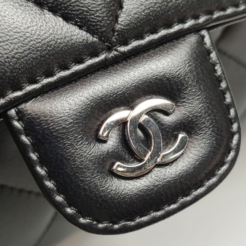 Chanel CC Bag羊皮純色菱格絎縫雙C Logo錢包-10