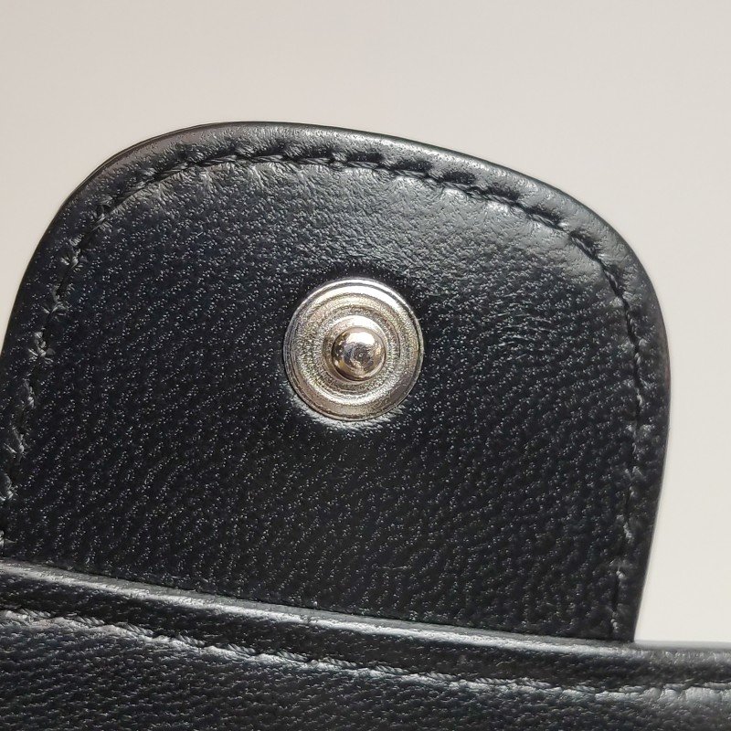 Chanel CC Bag羊皮純色菱格絎縫雙C Logo錢包-11