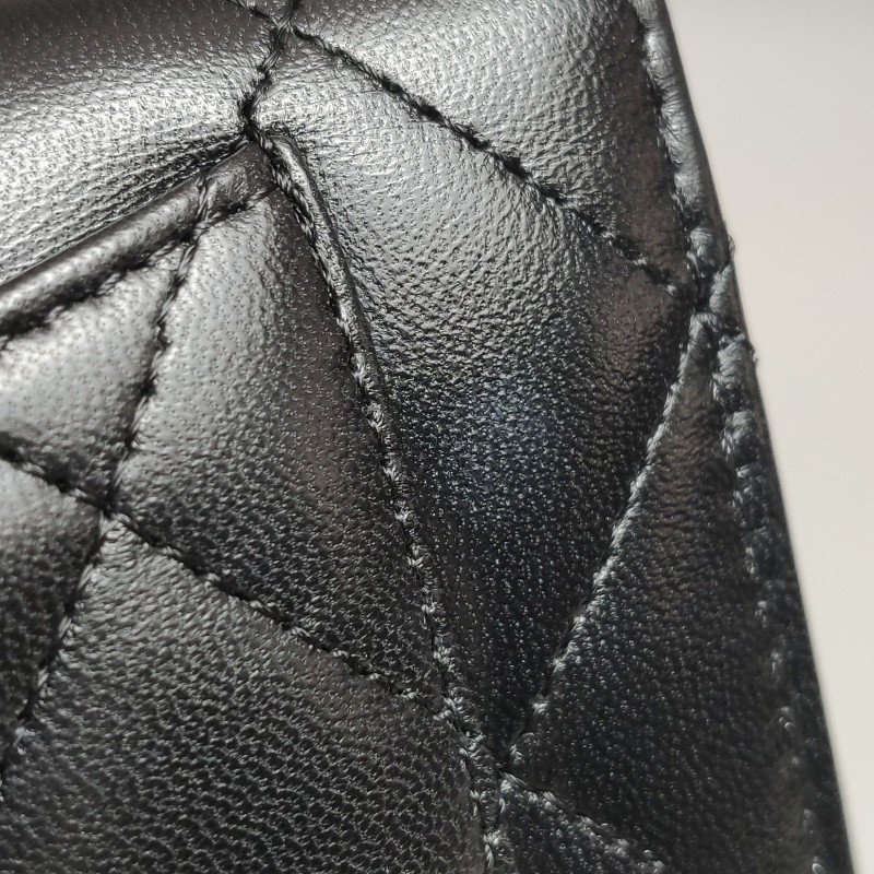 Chanel CC Bag羊皮純色菱格絎縫雙C Logo錢包-12
