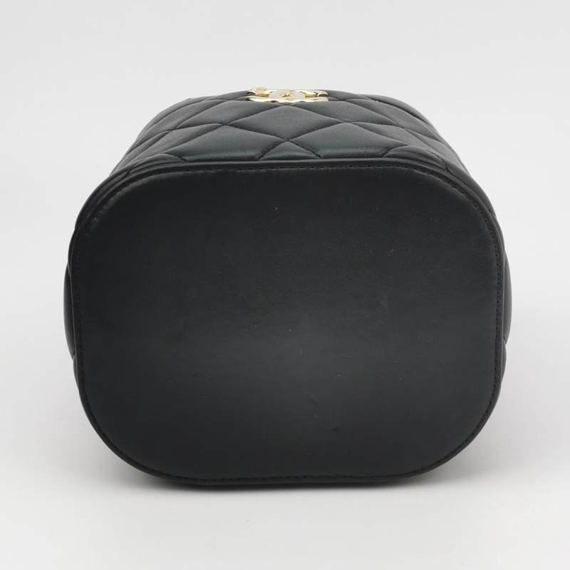 Chanel Trendy CC羊皮純色菱格絎縫雙C標識金屬板斜背包單肩包-5