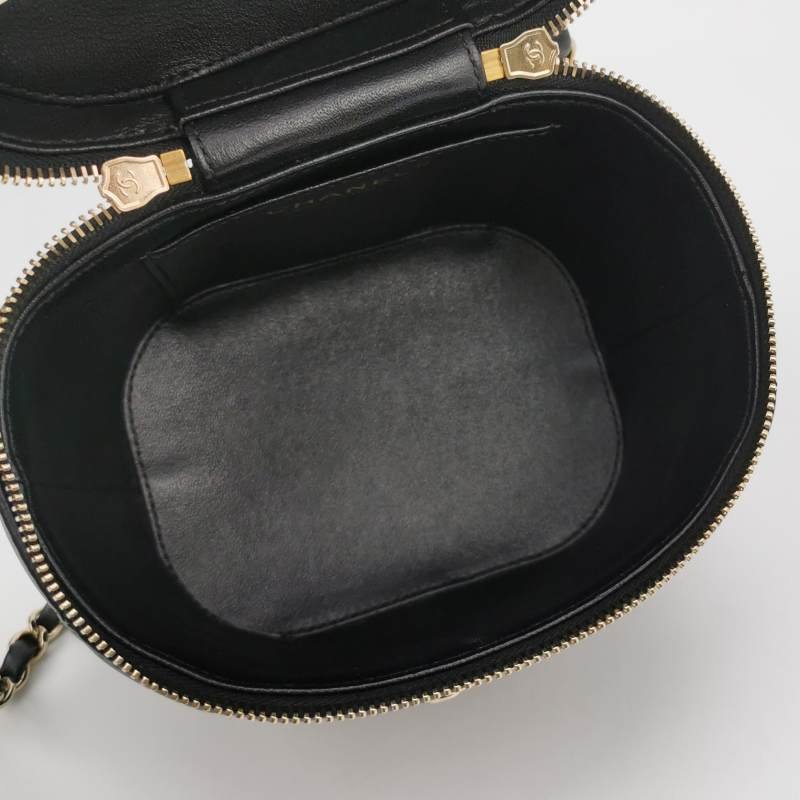 Chanel Trendy CC羊皮純色菱格絎縫雙C標識金屬板斜背包單肩包-6