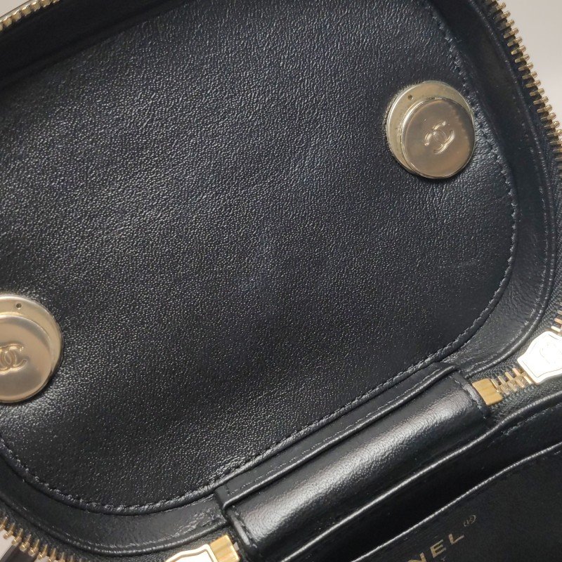 Chanel Trendy CC羊皮純色菱格絎縫雙C標識金屬板斜背包單肩包-10