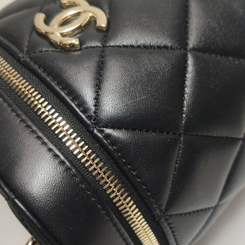 Chanel Trendy CC羊皮純色菱格絎縫雙C標識金屬板斜背包單肩包-16