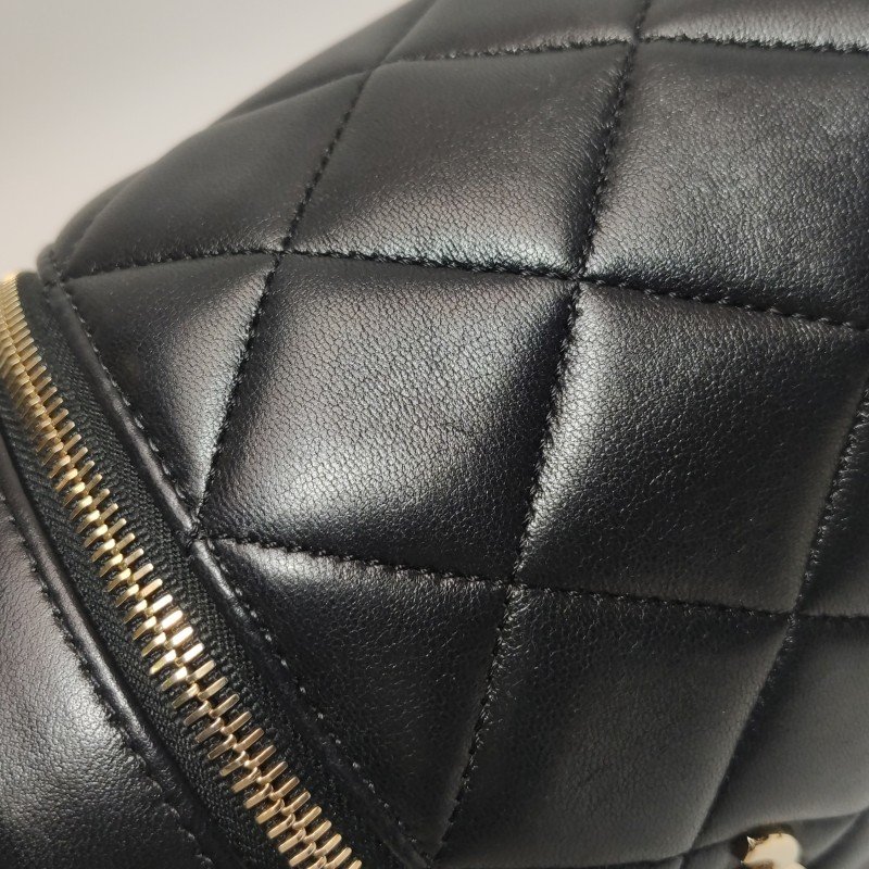 Chanel Trendy CC羊皮純色菱格絎縫雙C標識金屬板斜背包單肩包-17