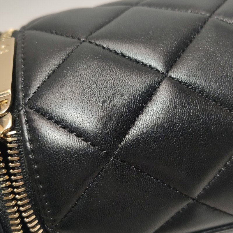 Chanel Trendy CC羊皮純色菱格絎縫雙C標識金屬板斜背包單肩包-19
