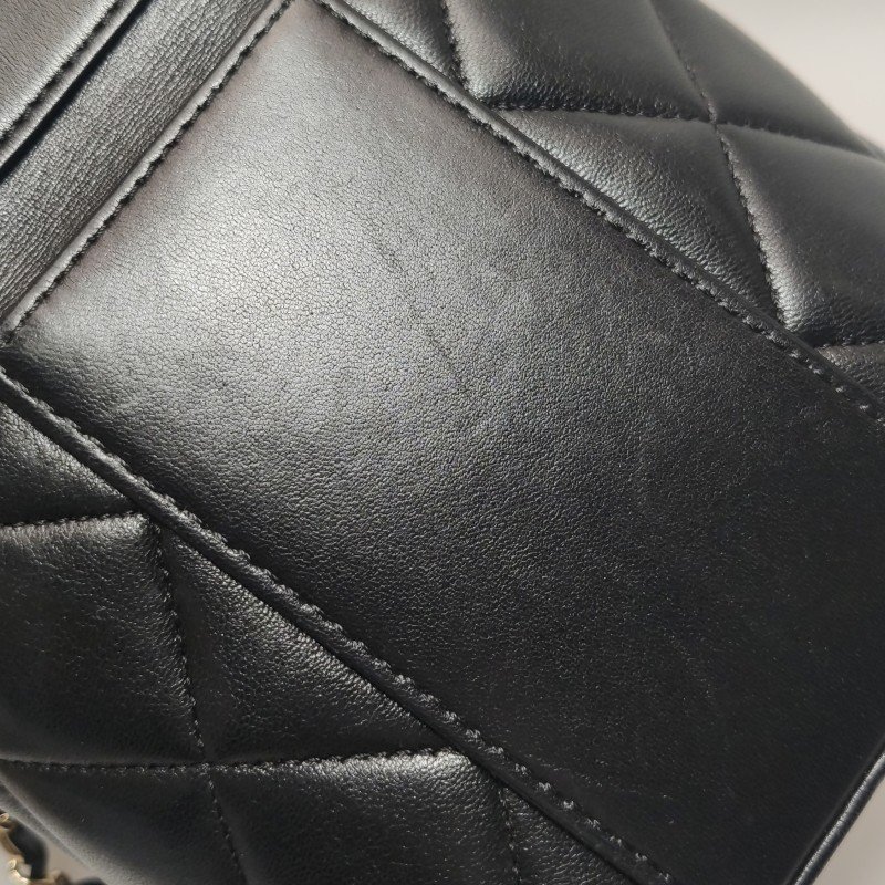 Chanel Trendy CC羊皮純色菱格絎縫雙C標識金屬板斜背包單肩包-24