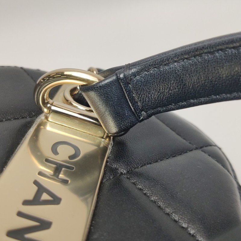 Chanel Trendy CC羊皮純色菱格絎縫雙C標識金屬板斜背包單肩包-25