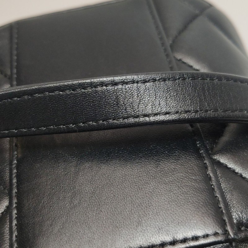 Chanel Trendy CC羊皮純色菱格絎縫雙C標識金屬板斜背包單肩包-27