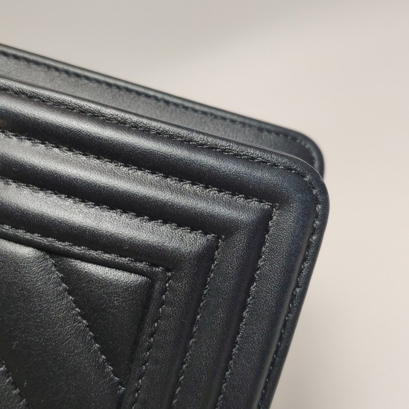 Chanel Leboy 季節限定款小號牛皮V紋絎縫方形雙C鎖扣單肩包-22