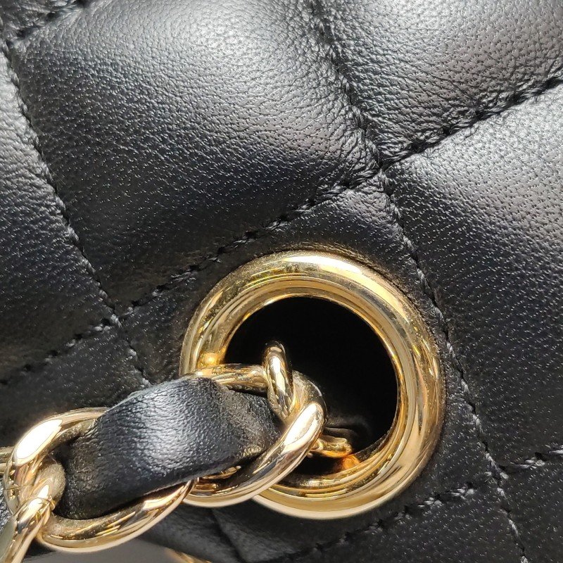 Chanel Urban Spirit牛皮菱格絎縫雙C書包扣雙肩包-17